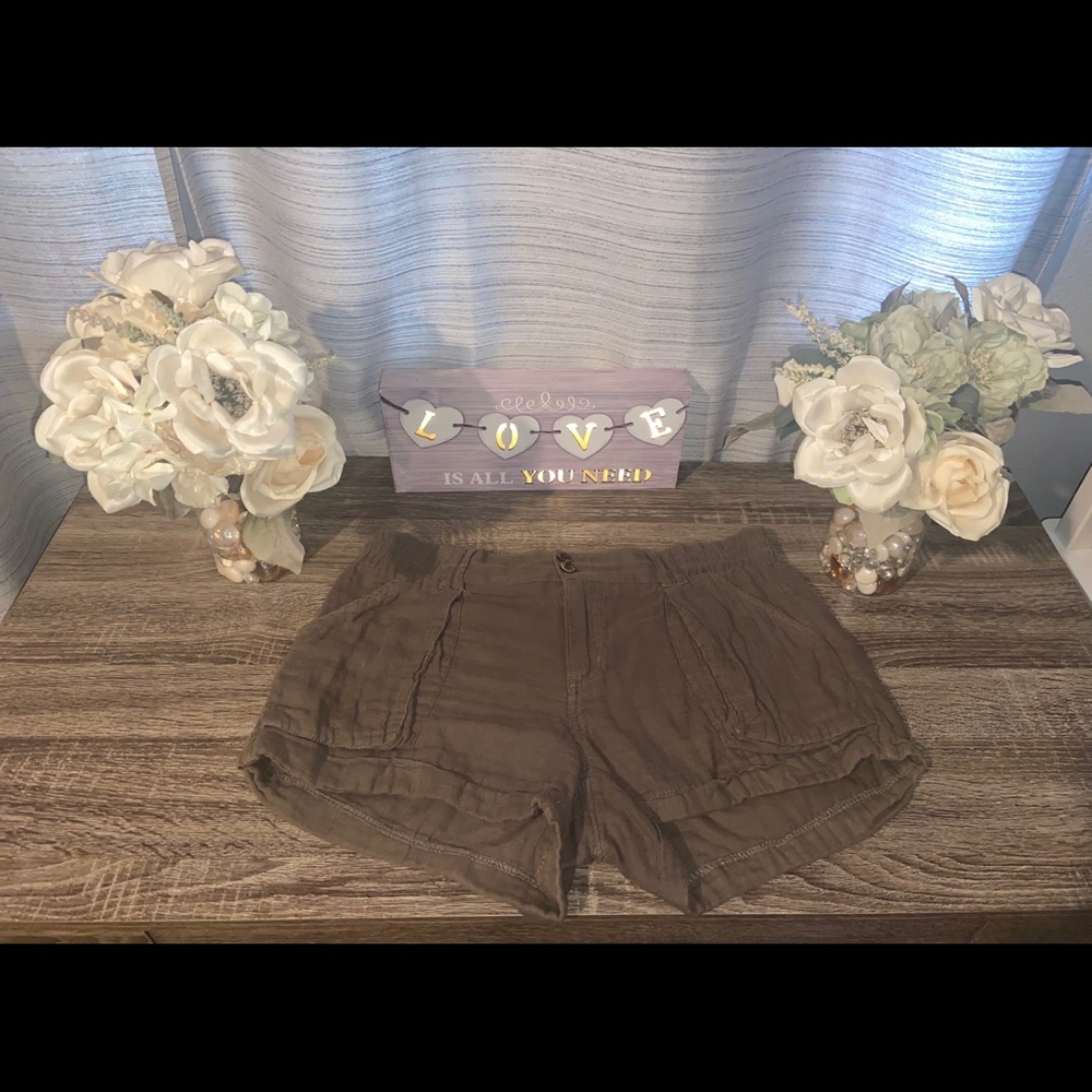 Olive green shorts 🌿